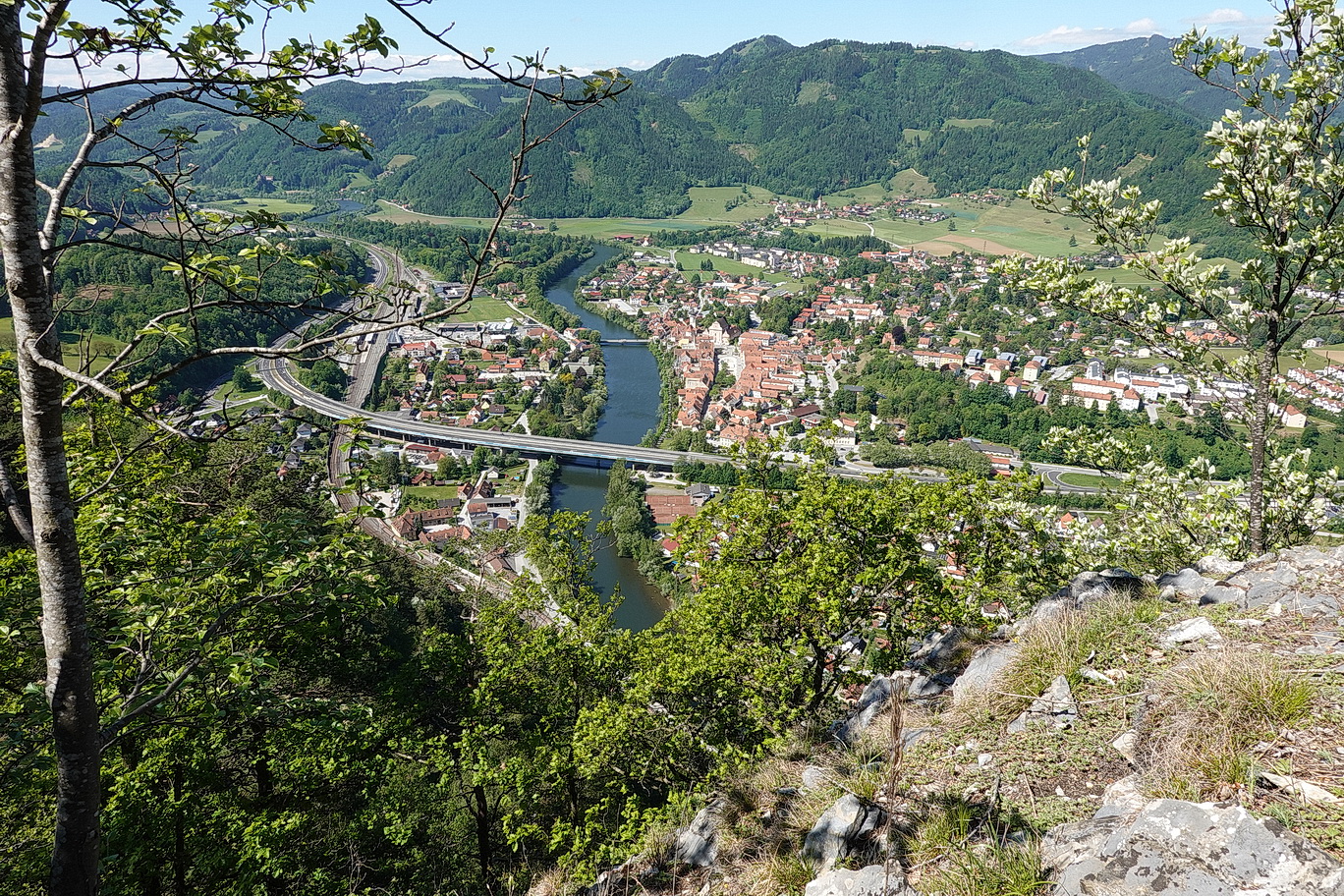 Blick.vom.Gschwendtberg.nach.Frohnleiten.17.Mai.26 - Kopie.JPG